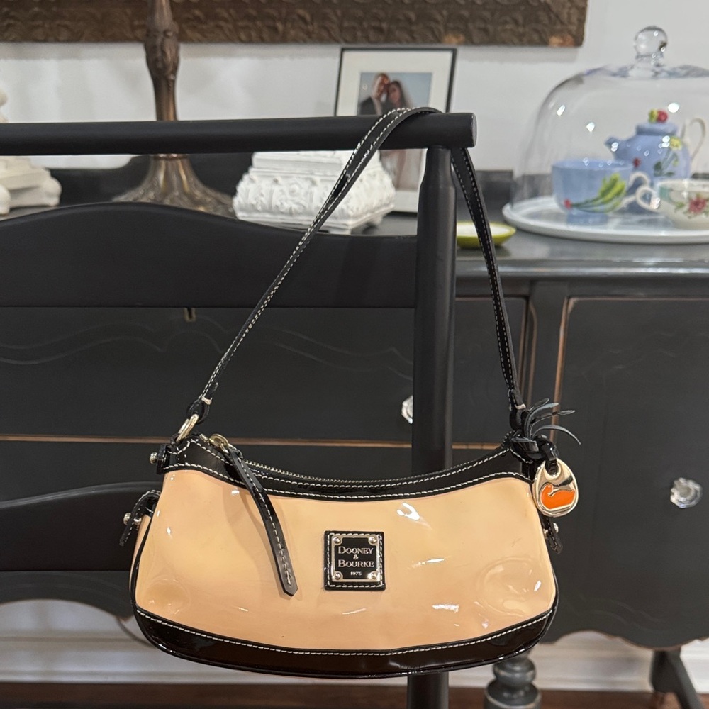 Dooney & Bourke VTG Patent Peach and Black Purse